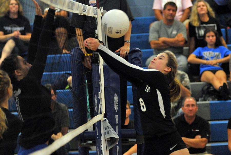 Lauren Ketwitz keeps a shot out of the net during a rally in Wednesday's match.