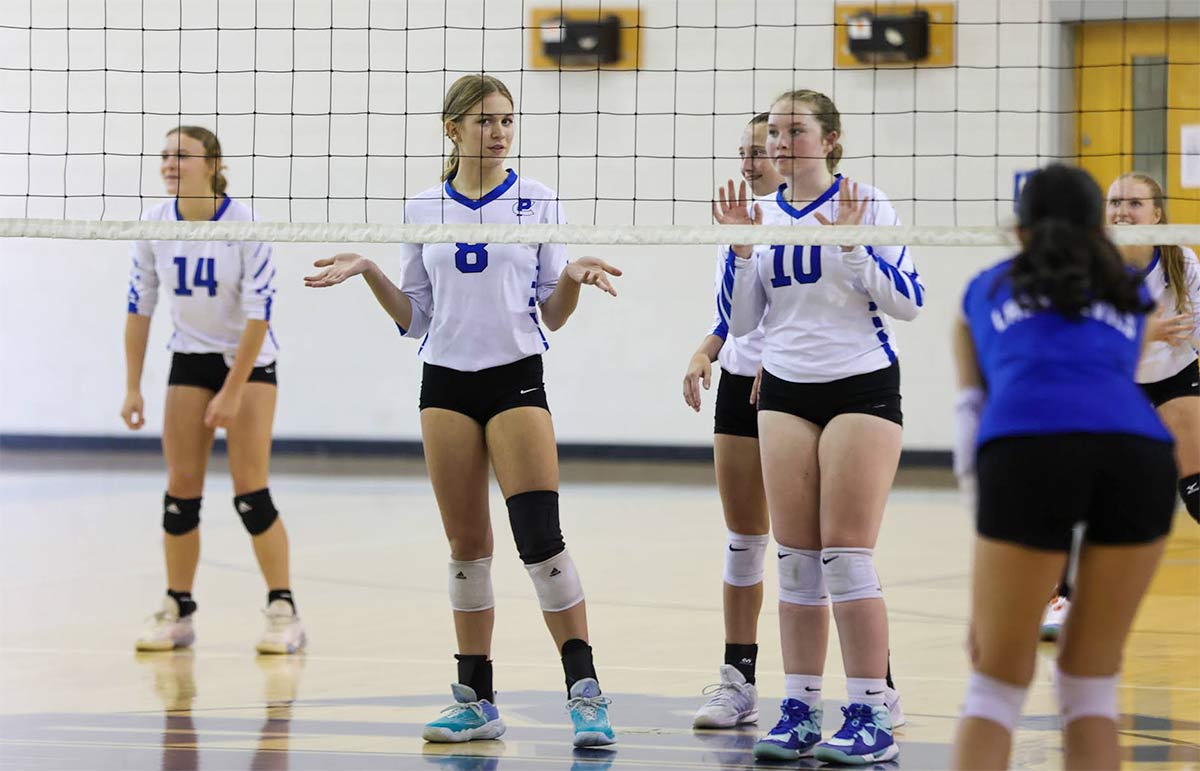 Polk Middle's Maddie Jolley and teammates swept past Apple Valley on Wednesday (Jane Ollis photo)